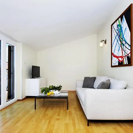 Villa Francesco-Bellevue Ap-3 *